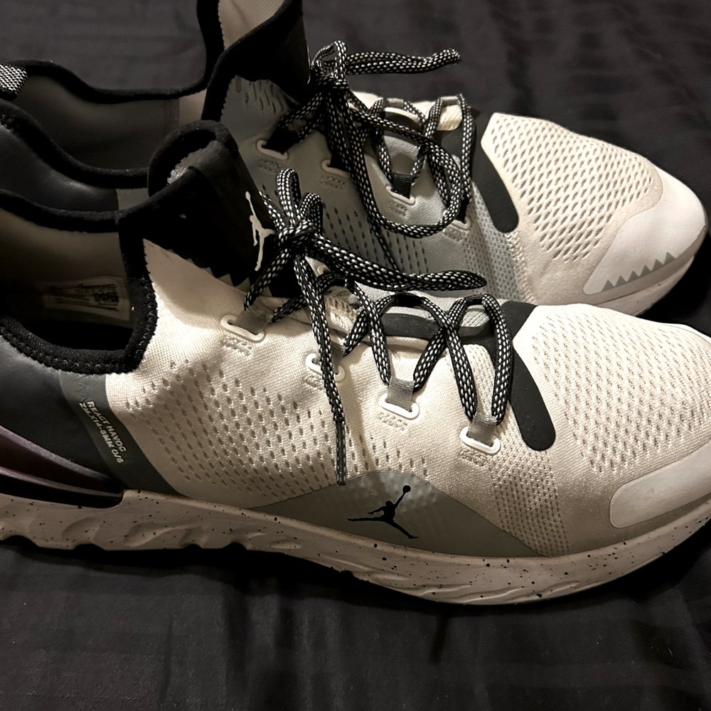 Nike Air Jordan React Havoc Grey